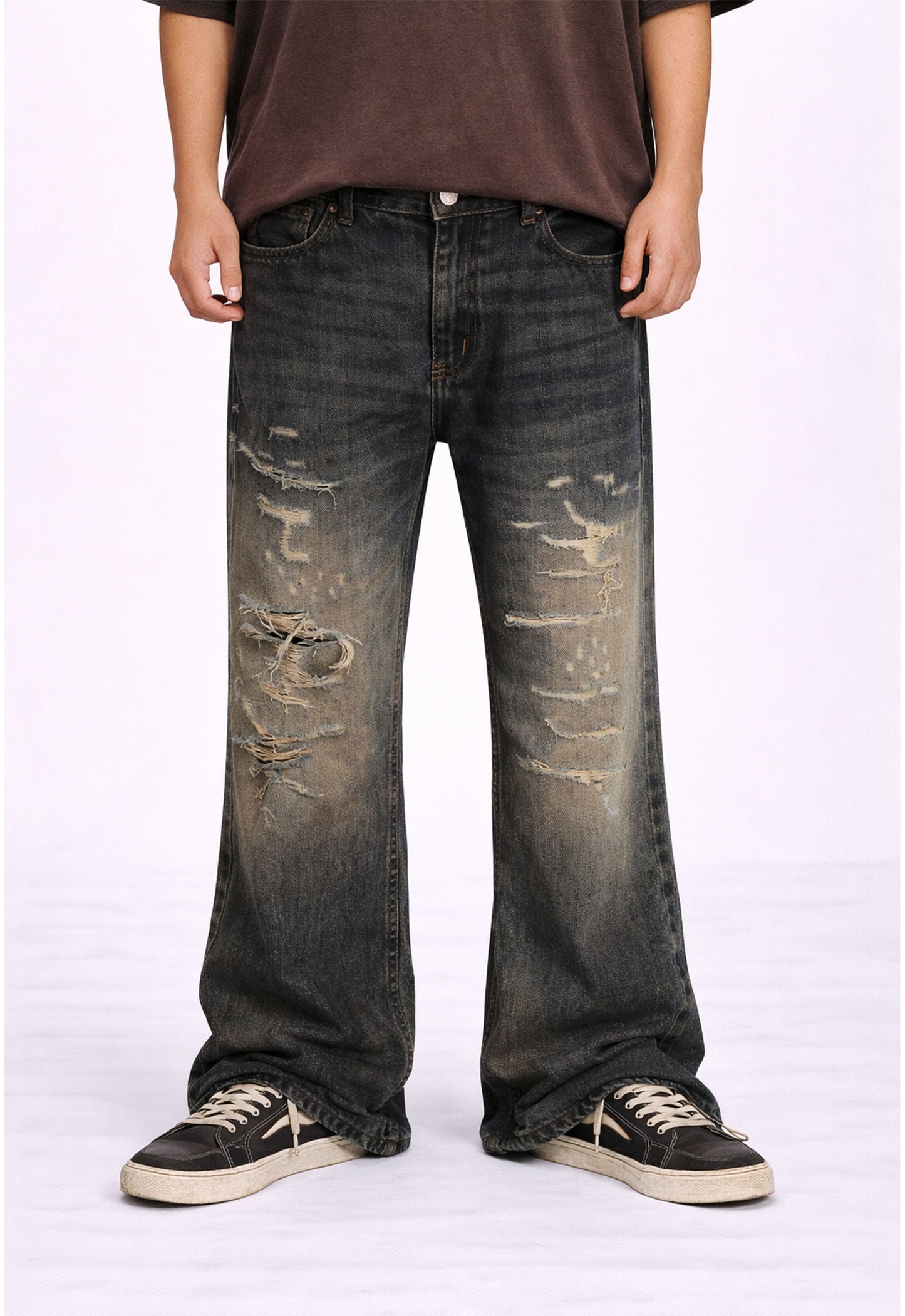 CLASSIC DISTRESSED DENIM